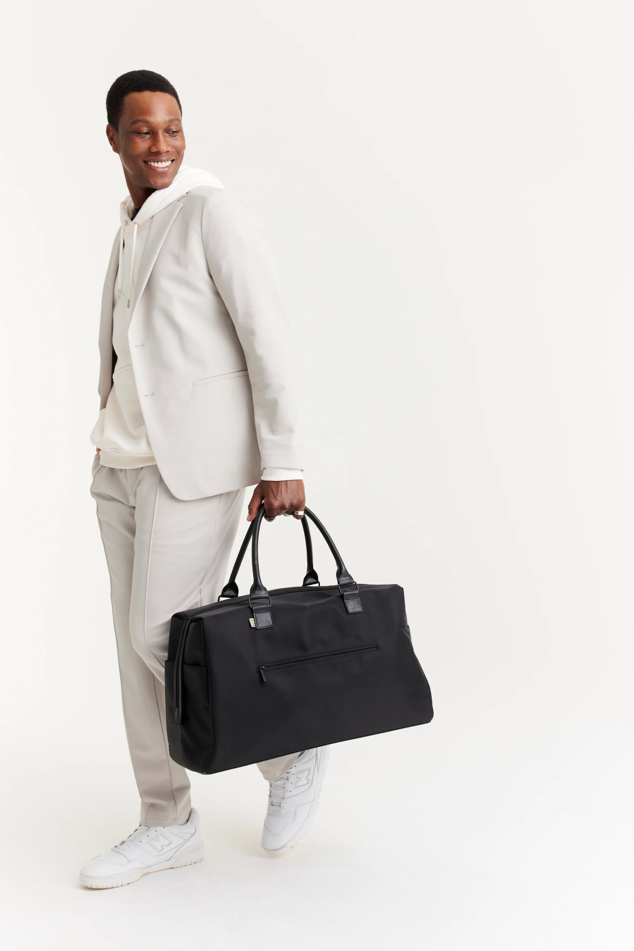 The Commuter Duffle in Black - Image 16