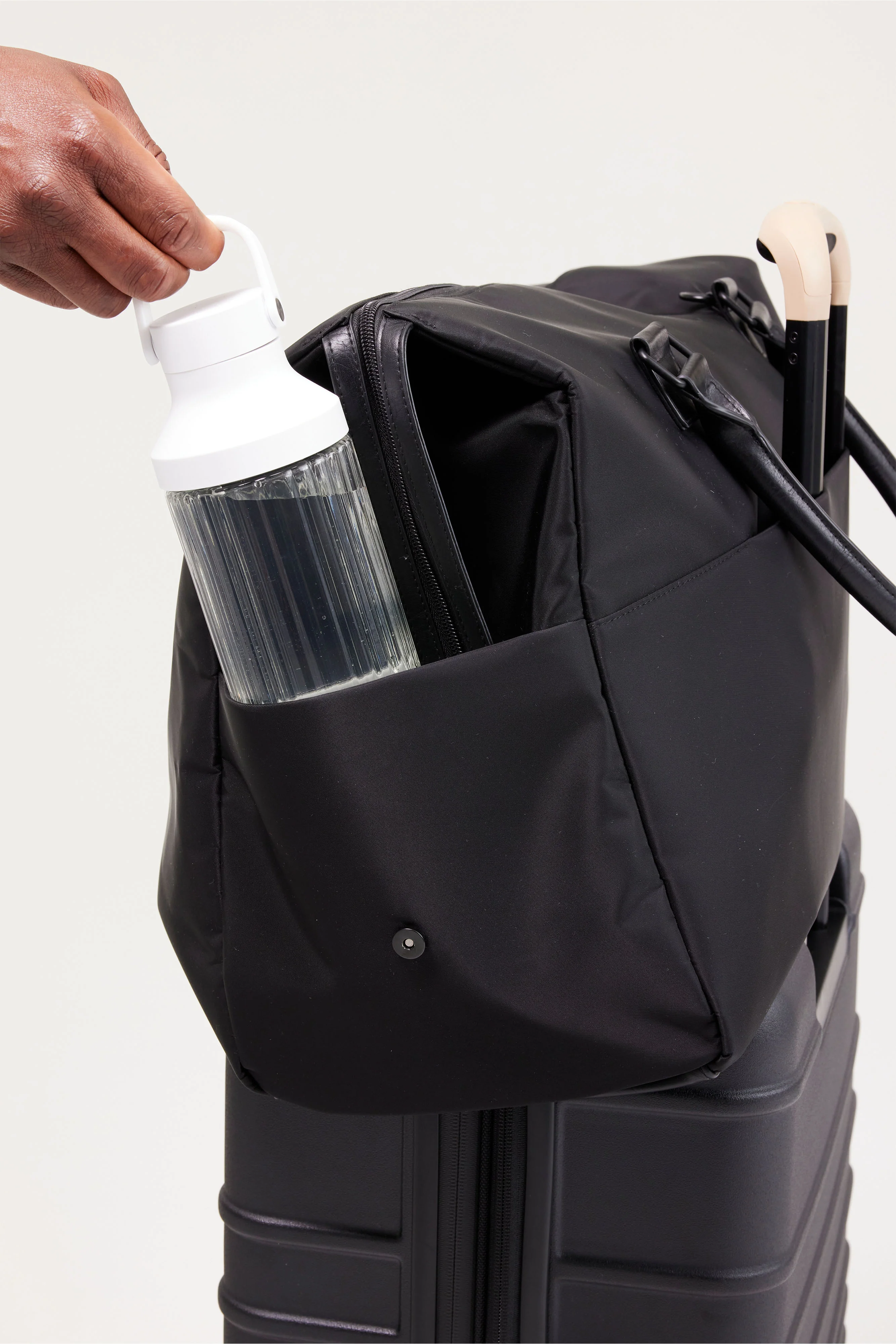 The Commuter Duffle in Black - Image 7