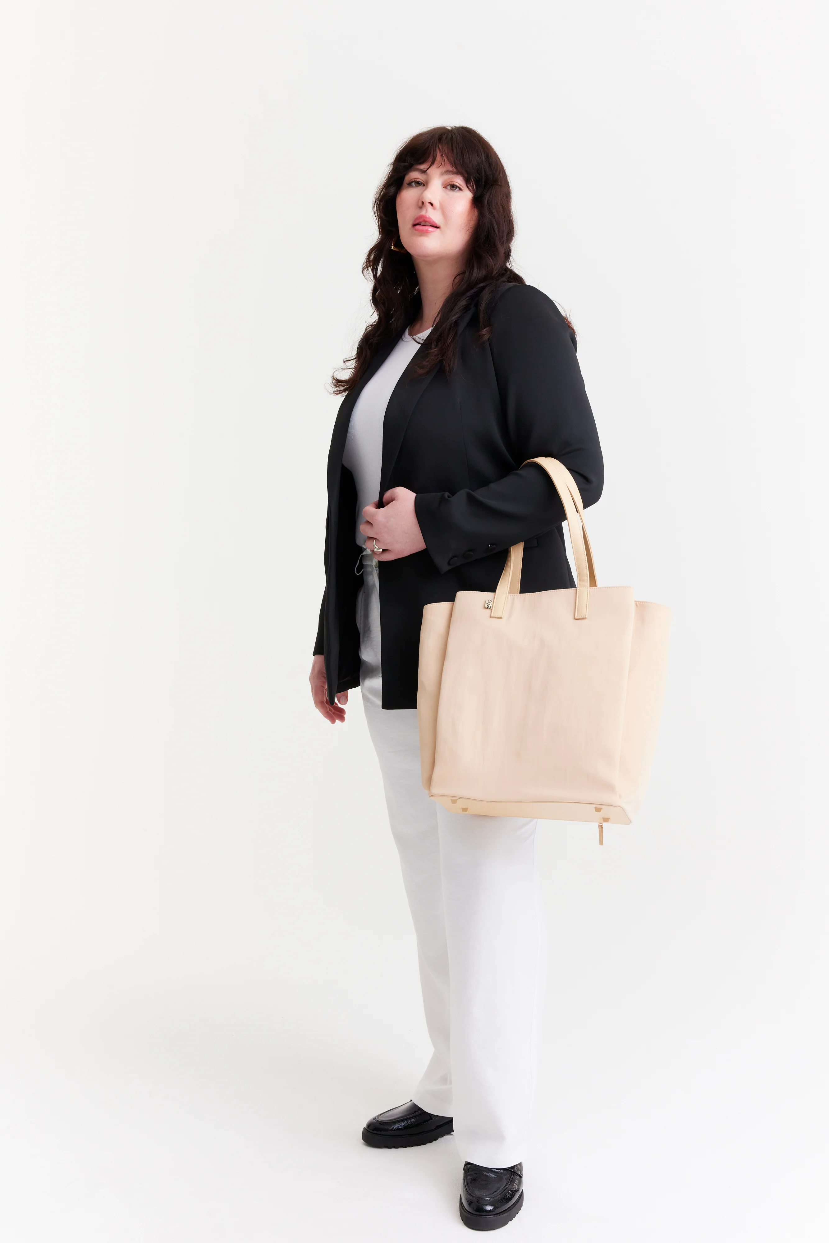 The Commuter Tote in Beige - Image 15