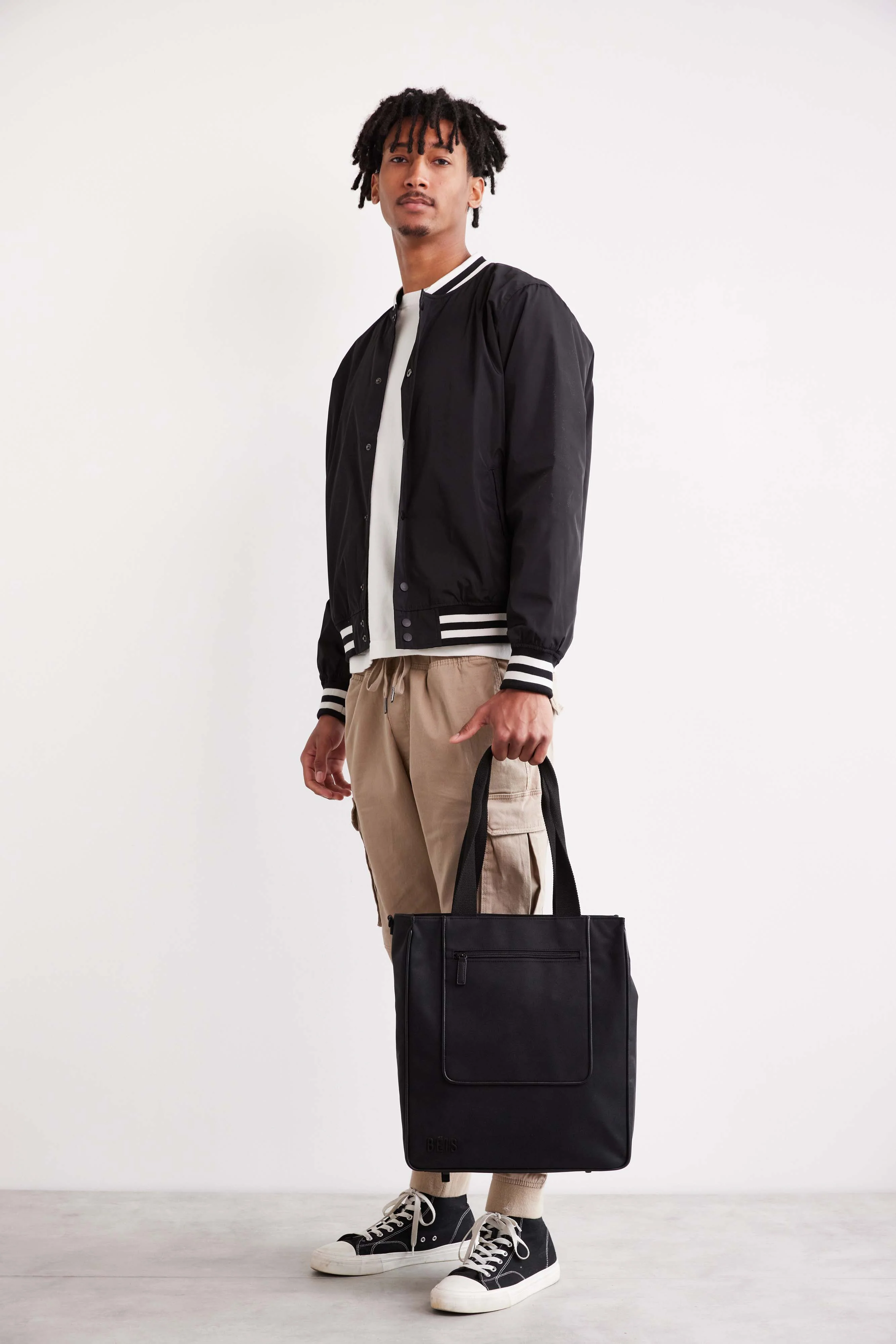 The North To South Tote in Black - Image 4
