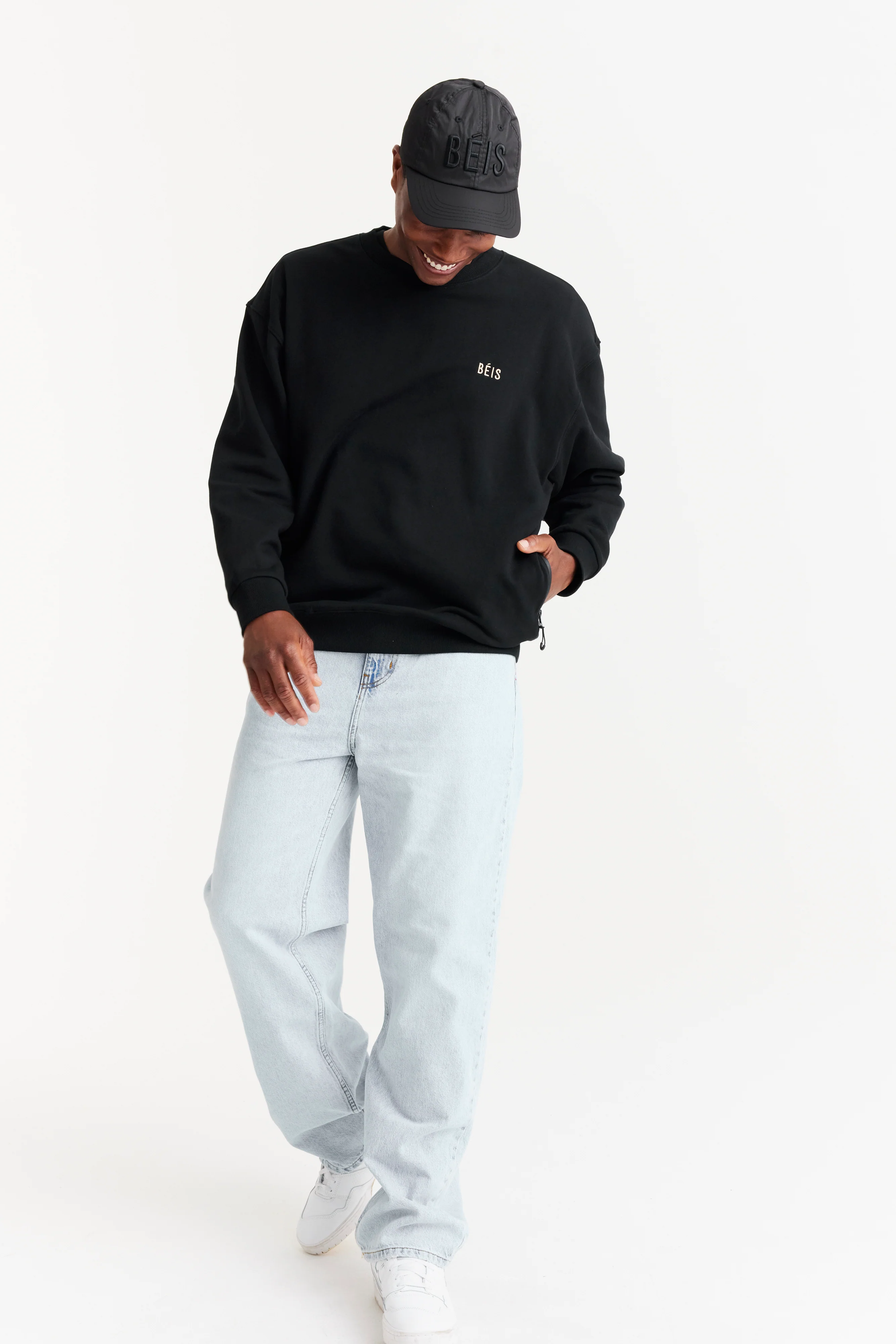 The Sweatshirt in Black - Image 10